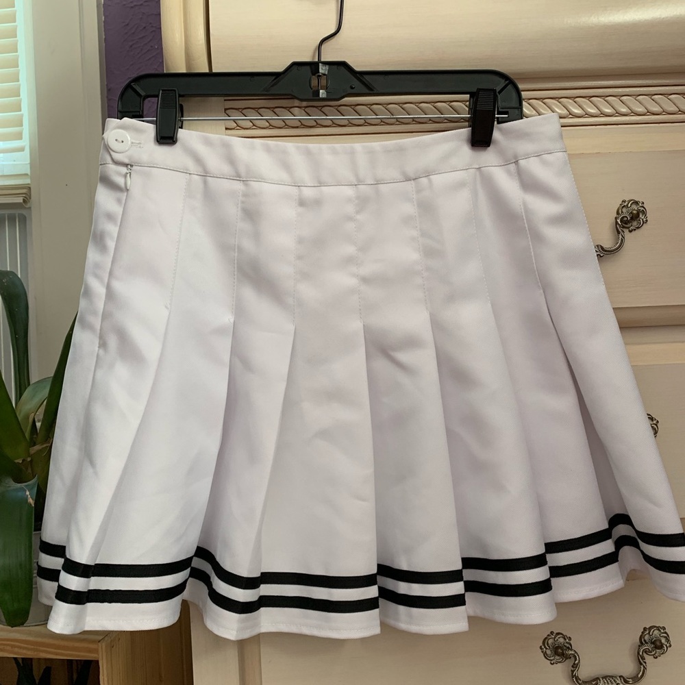 PLEATED SAILOR STRIPE WHITE SKIRT